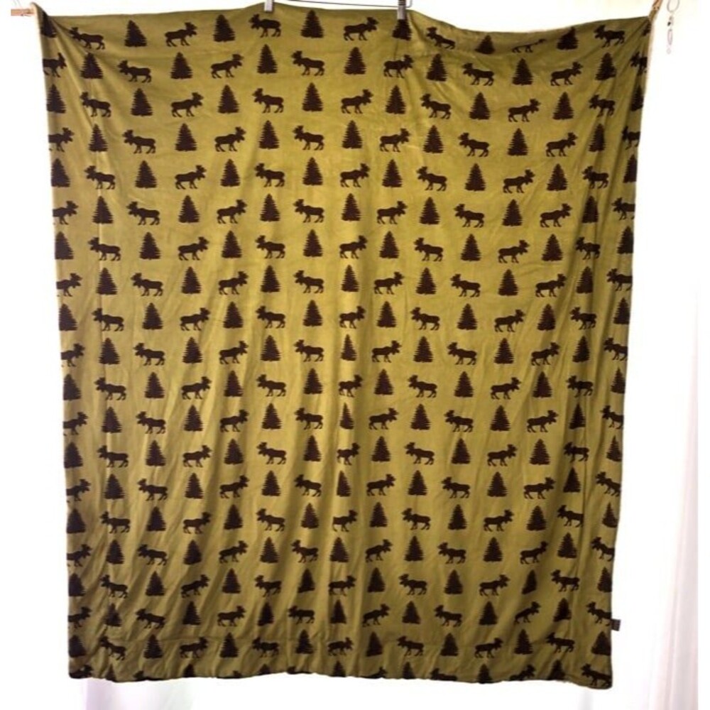 Thro By Mario Moose Throw Blanket Green